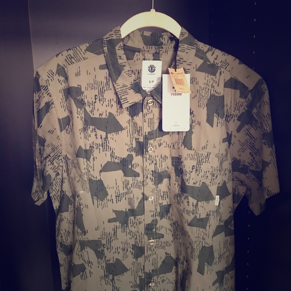 Element button up can t-shirt size Small NWT !!